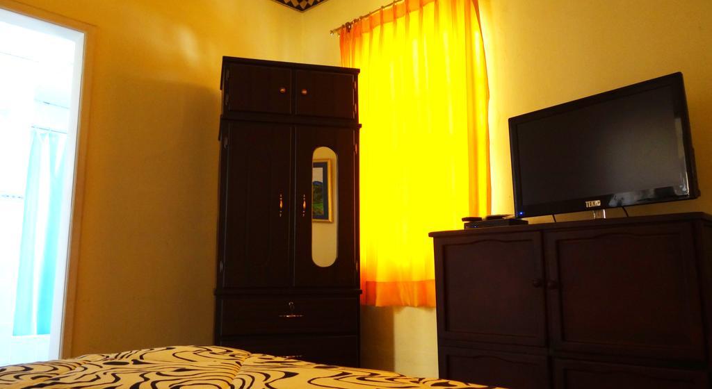 The Yellow House Quito Exterior photo