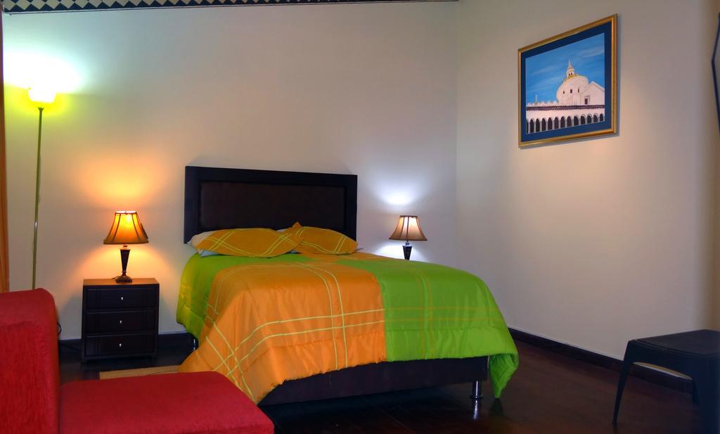 The Yellow House Quito Room photo