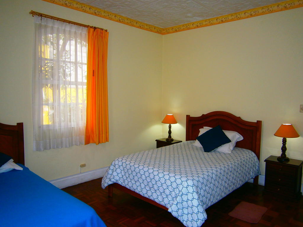The Yellow House Quito Room photo